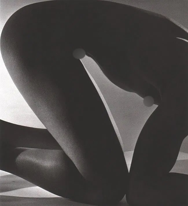 Horst P. Horst (German-American, 1906-1999) Print: Horst P. Horst (German-American, 1906-1999) Print. Crouched Nude 1952. Printed in 1992. 9.50 x 9.50 inches Not hand-signed unless otherwise stated. Photomechanical Print. Lots that contain nudity