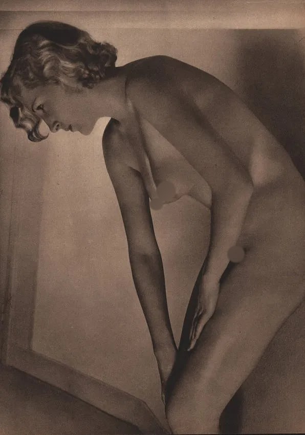Vera Jablonowski Print: Vera Jablonowski Print. Nude (Assia?). Printed in 1935. 7.50 x 10.00 inches Not hand-signed unless otherwise stated. Photomechanical Print. Lots that contain nudity have been partially obscured in