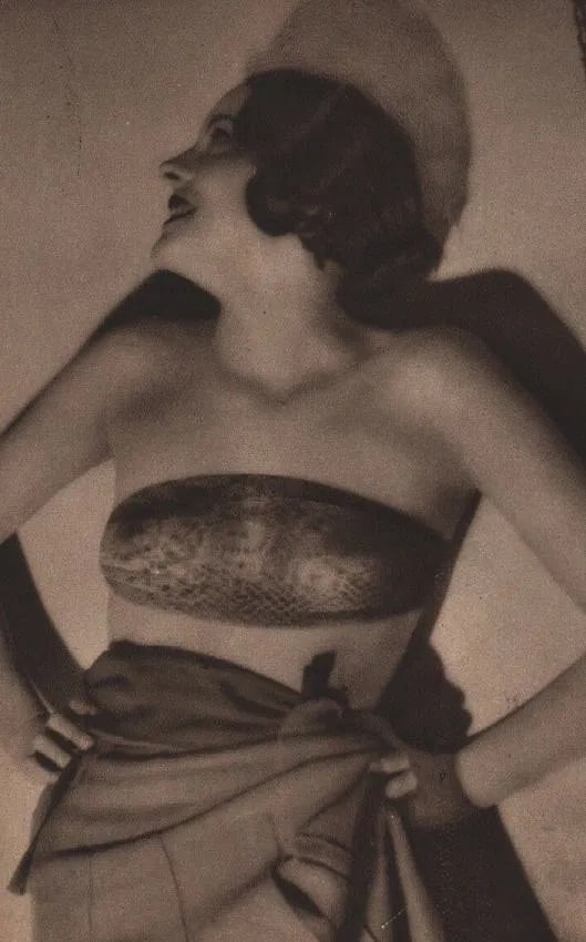 Laub-Rapho Print: Laub-Rapho Print. Looking Upt Printed in 1935.5.00 x 8.00 inches Not hand-signed unless otherwise stated. Photomechanical Print. Lots that contain nudity have been partially obscured in the listing;