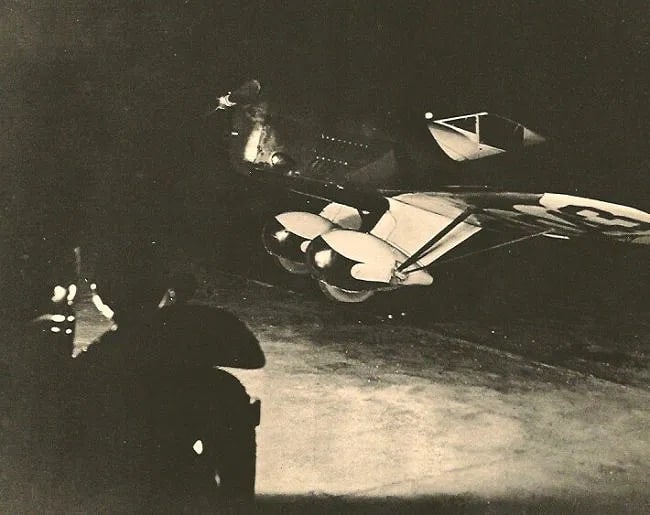 Man Lloyd Le D Print: Man Lloyd Le D Print. Gee Bee Plane. Printed in 1935. 6.50 x 5.00 inches Not hand-signed unless otherwise stated. Photomechanical Print. Lots that contain nudity have been partially obscured in the li