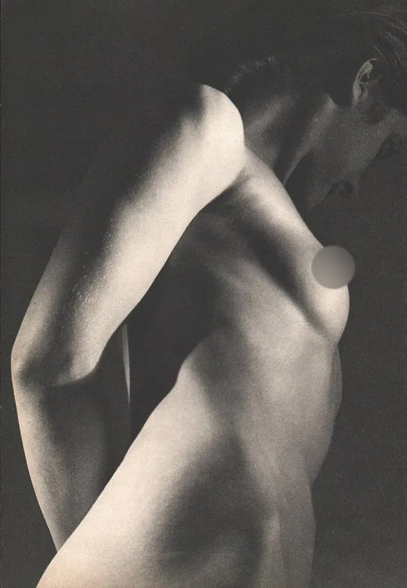 Martin Munkacsi (Hungarian, 1896-1963 ) Print: Martin Munkacsi (Hungarian, 1896-1963 ) Print. Nude Upward. Printed in 1951. 8 x 12 inches Not hand-signed unless otherwise stated. Photomechanical Print. Lots that contain nudity have been partially 