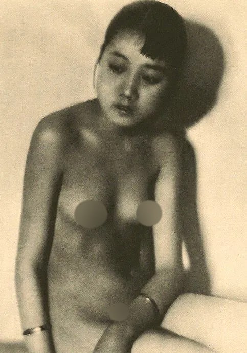 Heinz Perckhammer V (Tyrolean, 1895-1965) Print: Heinz Perckhammer V (Tyrolean, 1895-1965) Print. Chinese Woman Nude. Printed in 1937.5.00 x 7.00 inches Not hand-signed unless otherwise stated. Photomechanical Print. Lots that contain nudity have be