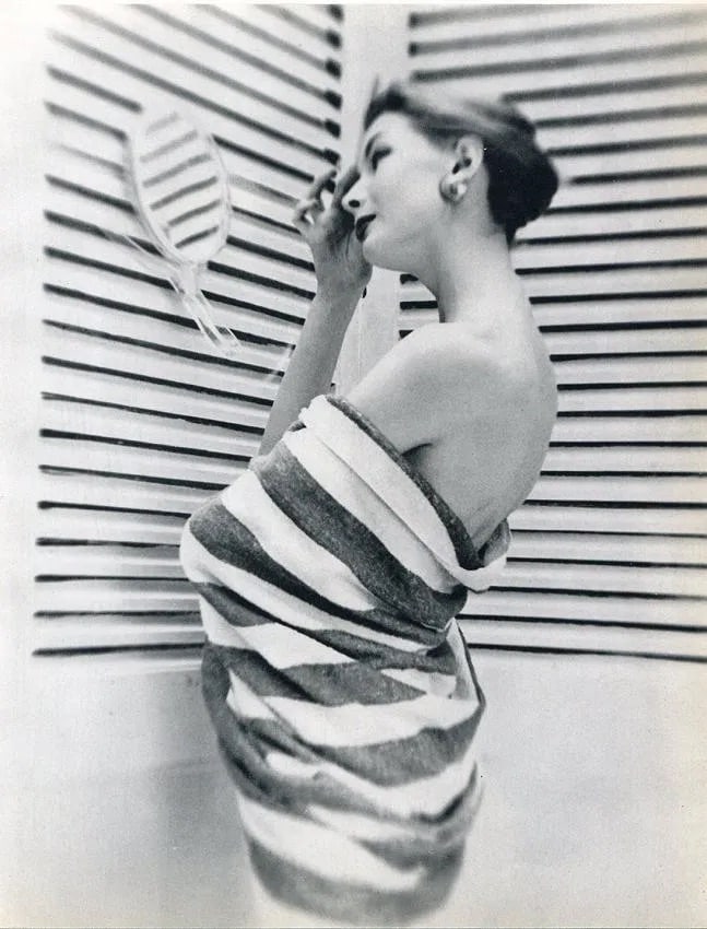 Hal Reiff Print: Hal Reiff Print. Miroir. Printed in 1958. 7 x 9 inches Not hand-signed unless otherwise stated. Photomechanical Print. Lots that contain nudity have been partially obscured in the listing; unblurred