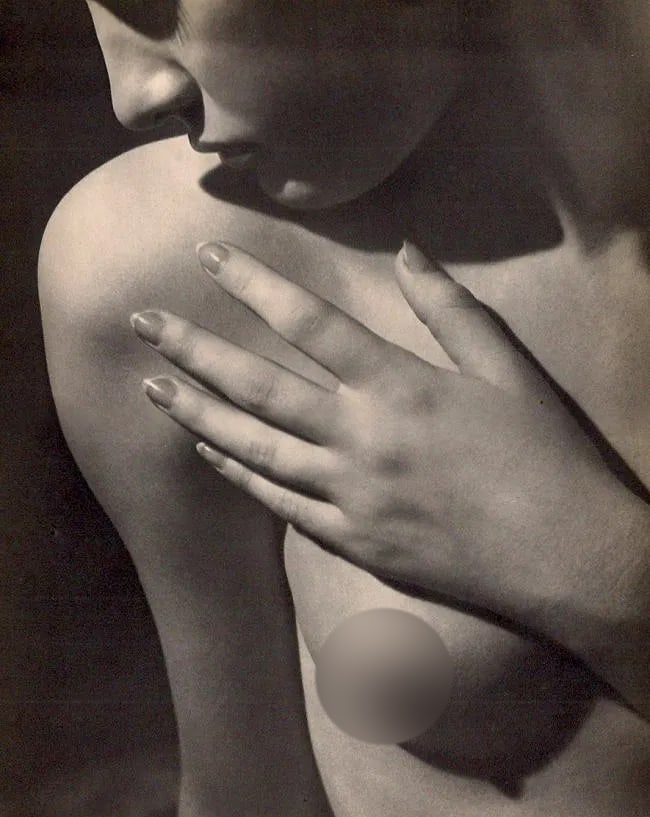 Deutsch Studio Paris Print: Deutsch Studio Paris Print. Etude de Nu. Printed in 1938. 8.50 x 11.50 inches Not hand-signed unless otherwise stated. Photomechanical Print. Lots that contain nudity have been partially obscured in t