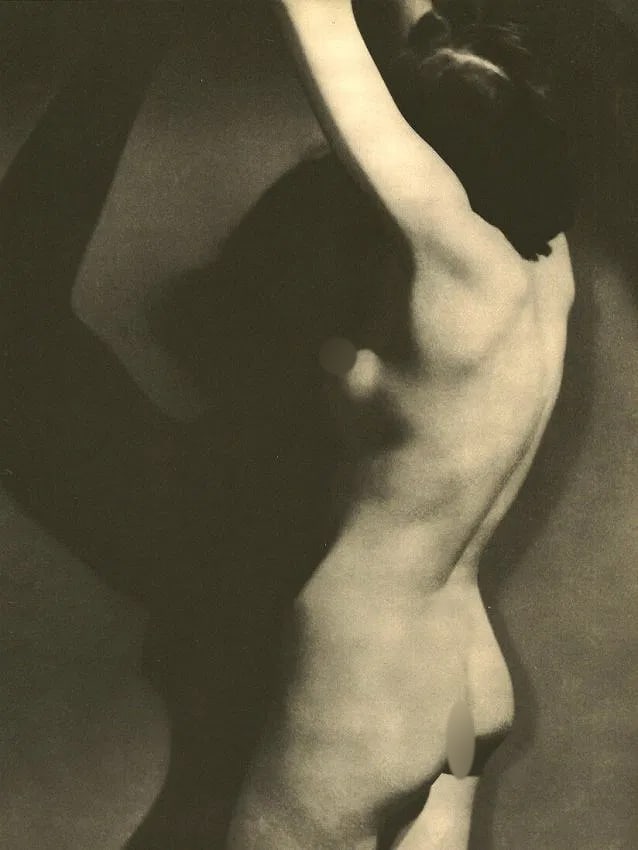 Renato Toppo (1904-1942) Print: Renato Toppo (1904-1942) Print. Nude. Printed in 1937. 8.50 x 11.00 inches Not hand-signed unless otherwise stated. Photomechanical Print. Lots that contain nudity have been partially obscured in the