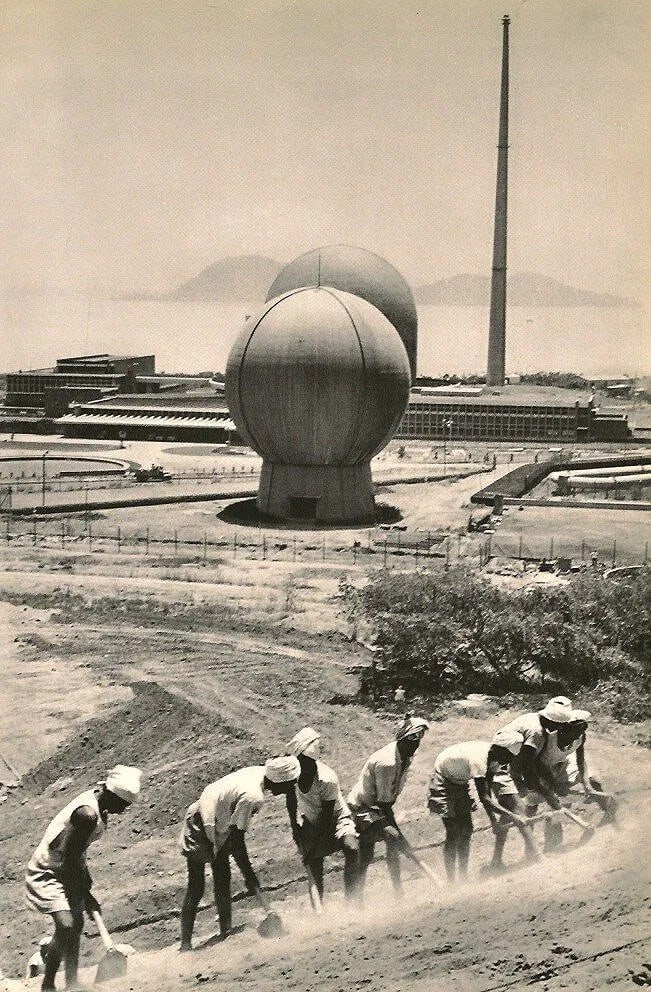 Henri Cartier-Bresson (French, 1908-2004) Print: Henri Cartier-Bresson (French, 1908-2004) Print. India Bombay 1966. Printed in 1972. 6.50 x 10.00 inches Not hand-signed unless otherwise stated. Photomechanical Print. Lots that contain nudity have b