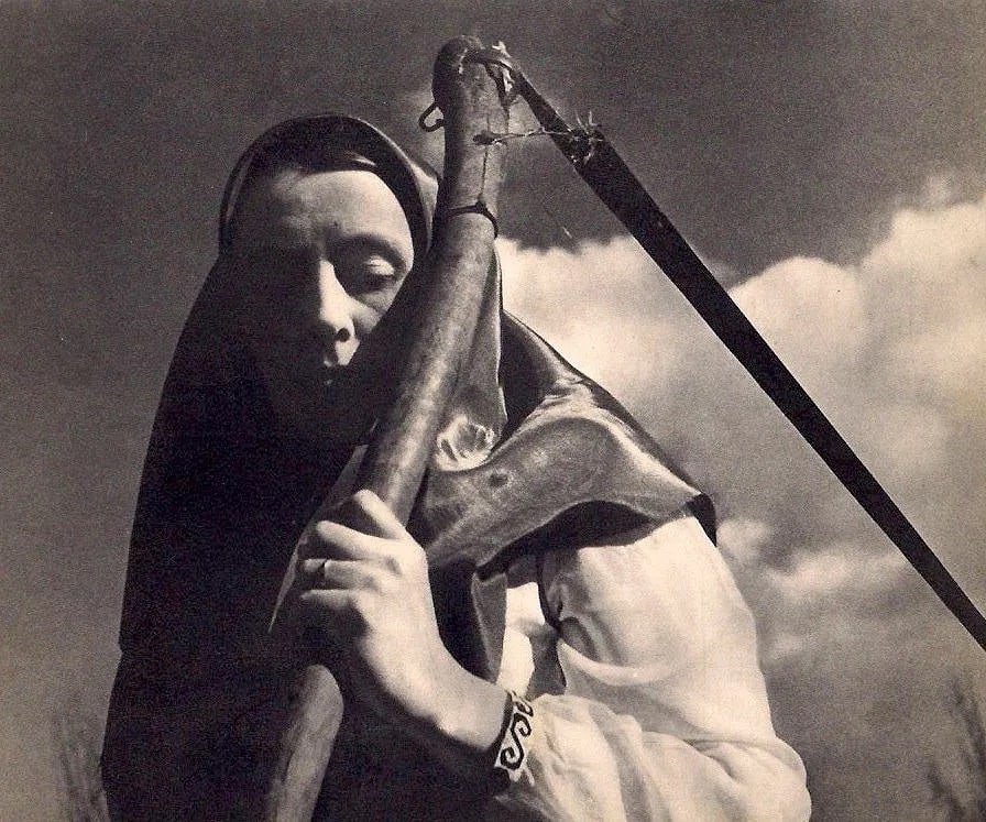 Edward Bishop Print: Edward Bishop Print. Scythe. Printed in 1935. 9.00 x 7.00 inches Not hand-signed unless otherwise stated. Photomechanical Print. Lots that contain nudity have been partially obscured in the listing; u