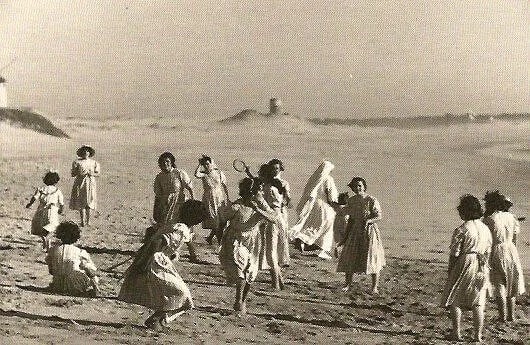 Edouard Boubat (French, 1923-1999) Print: Edouard Boubat (French, 1923-1999) Print. Portugal, "1956". Printed in 1980. 5.00 x 3.50 inches. Not hand-signed unless otherwise stated. Photomechanical Print. Lots that contain nudity have been part
