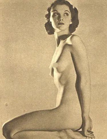 John Everard (British, 1902-1988) Print: John Everard (British, 1902-1988) Print. Studio Pose (Nude). Printed in 1940. 4.00 x 5.00 inches. Not hand-signed unless otherwise stated. Photomechanical Print. Lots that contain nudity have been par