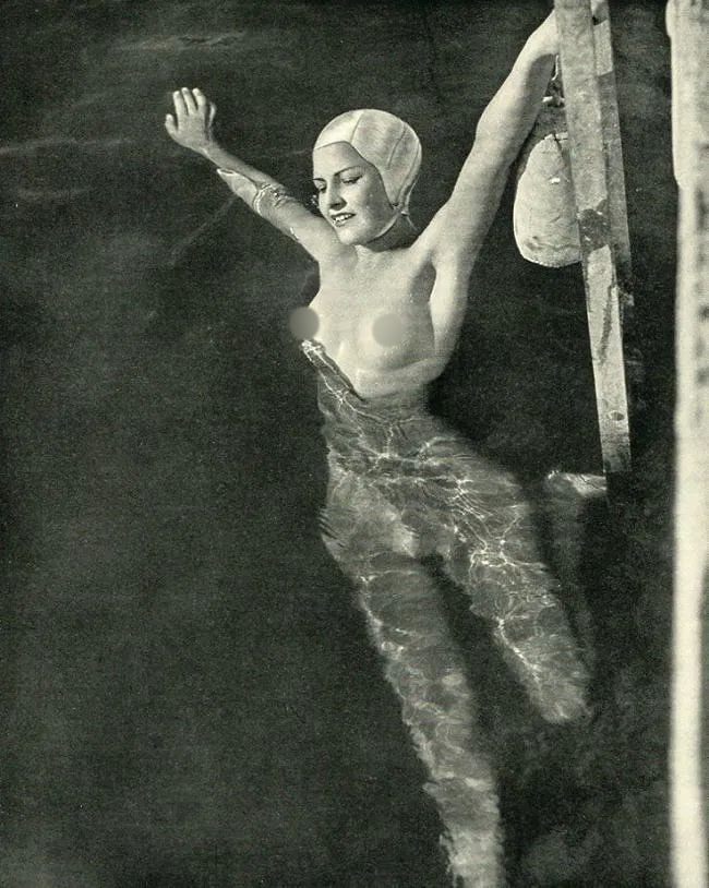 Roye (France) Print: Roye (France) Print. Perfect Woman (Nude). Printed in 1938. 5.00 x 6.00 inches. Not hand-signed unless otherwise stated. Photomechanical Print. Lots that contain nudity have been partially obscured in