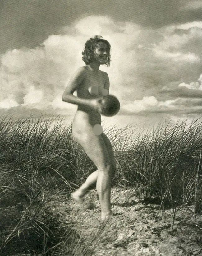 Bruno Schultz (Polish, 1892-1942) Print: Bruno Schultz (Polish, 1892-1942) Print. Playing Ball (Nude). Printed in 1938. 6.50 x 8.50 inches. Not hand-signed unless otherwise stated. Photomechanical Print. Lots that contain nudity have been
