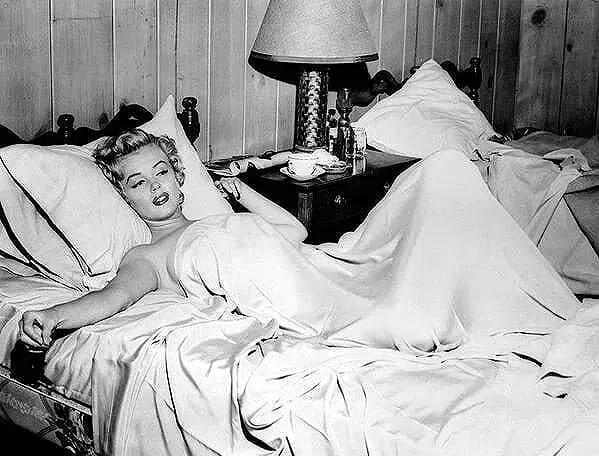 Marilyn Monroe Print: Marilyn Monroe Print. 20.00 x 15.00 inches. Taken originally in "1953", during "Niagara". Photomechanical Print. Lots that contain nudity have been partially obscured in the listing; unblurred images