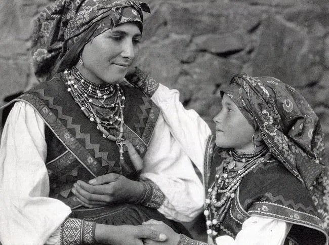 Jose Ortiz Echague (Spanish, 1886-1980) Print: Jose Ortiz Echague (Spanish, 1886-1980) Print. Zamora, Girls of Alliste. Printed in 1963.80 x 6.00 inches. Not hand-signed unless otherwise stated. Photomechanical Print. Lots that contain nudity
