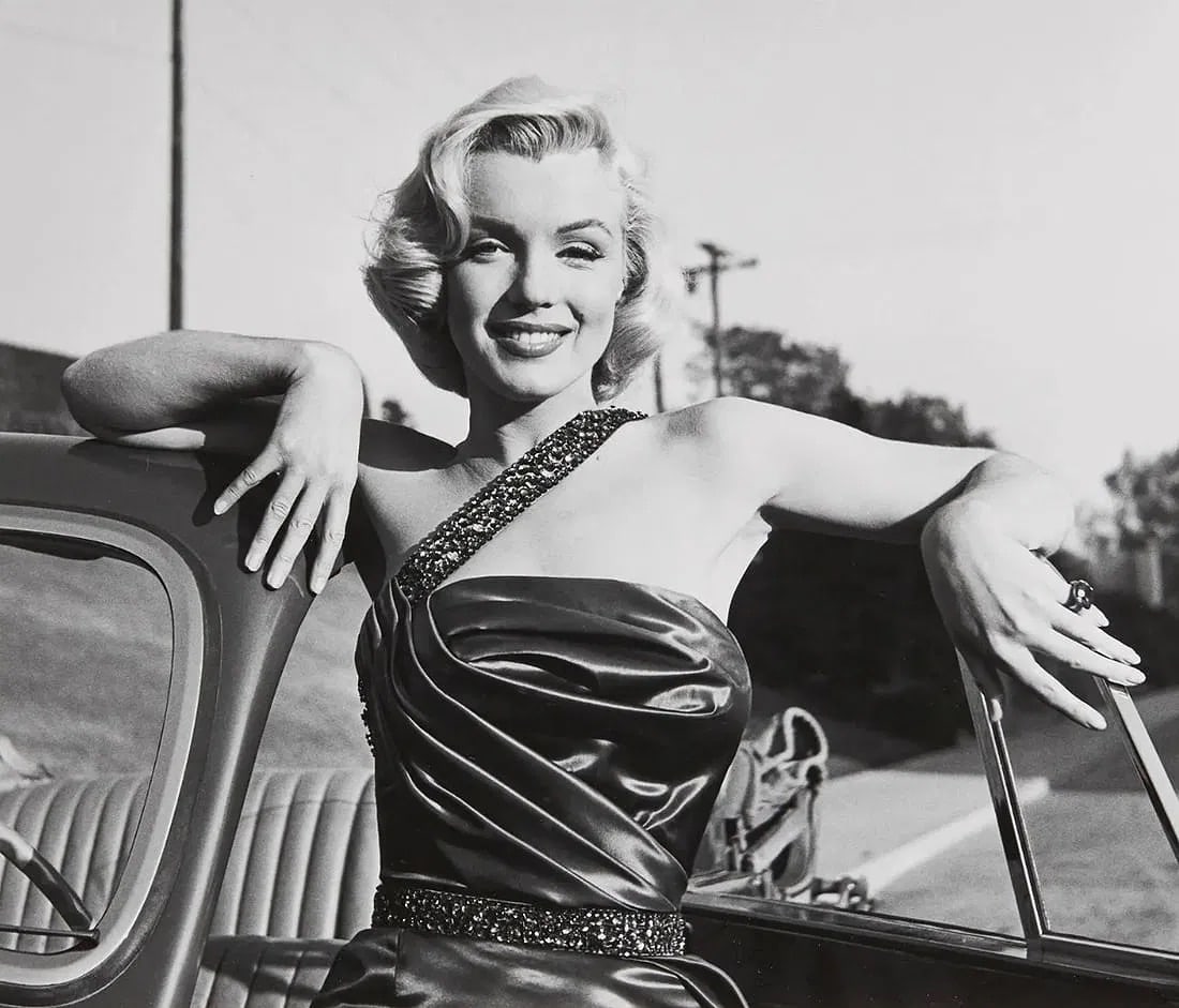 Frank Worth (American, 1923-2000) Print: Frank Worth (American, 1923-2000) Print. Marilyn Monroe. Photomechanical Print. Lots that contain nudity have been partially obscured in the listing; unblurred images are available upon request. Unles