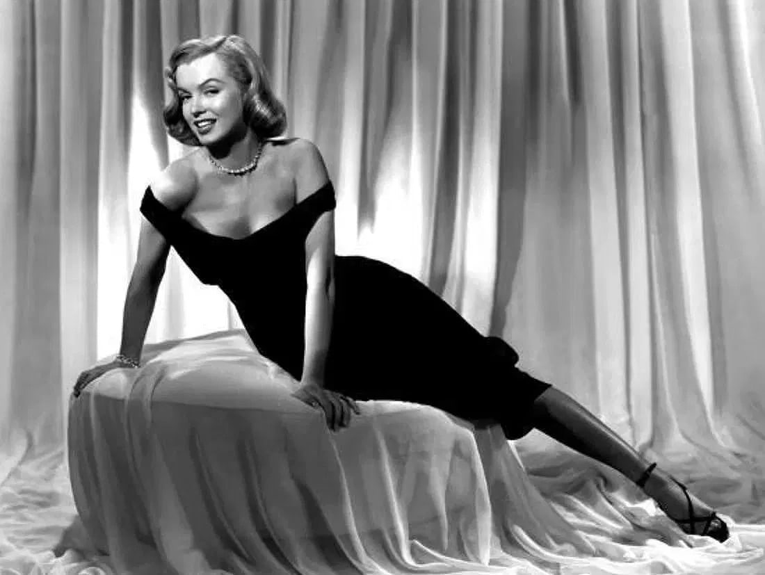 Marilyn Monroe (American, 1926-1962) Print.: Marilyn Monroe (American, 1926-1962) Print. Taken originally in "1950". 24.00 x 32.00 inches. Photomechanical Print. Lots that contain nudity have been partially obscured in the listing; unblurred