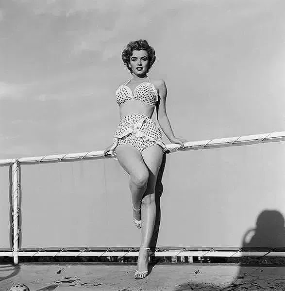 Marilyn Monroe (American, 1926-1962) Print: Marilyn Monroe (American, 1926-1962) Print. Polka Dot Bathing Suit and Heels, "1951". Photomechanical Print. Lots that contain nudity have been partially obscured in the listing; unblurred images are