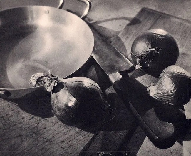 Y Pecsi (J)osef Print: Y Pecsi (J)osef Print. Cooking. Printed in 1932. 9.00 x 6.00 inches. Not hand-signed unless otherwise stated. Photomechanical Print. Lots that contain nudity have been partially obscured in the