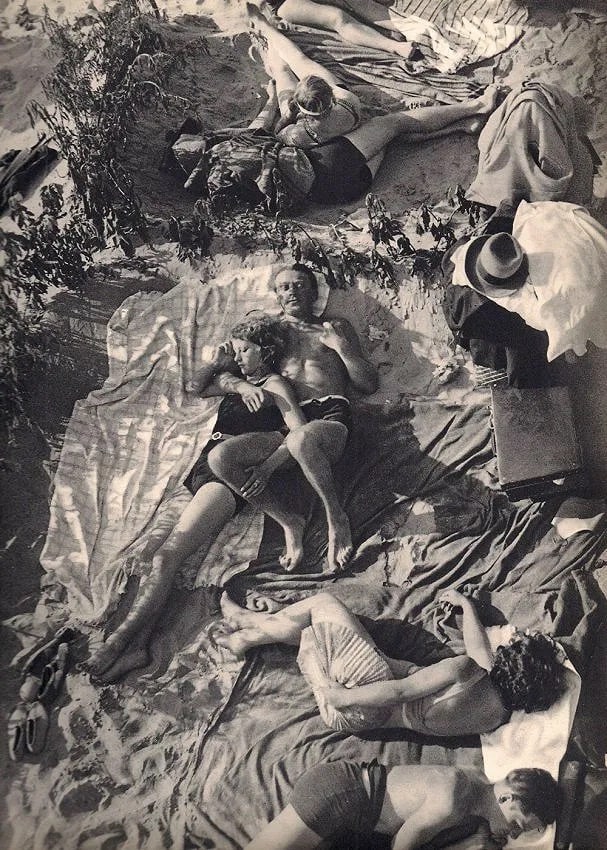 Umbo Print: Umbo Print. Beach Couples. Printed in 1931. 9.00 x 11.00 inches. Not hand-signed unless otherwise stated. Photomechanical Print. Lots that contain nudity have been partially obscured in the listing; u