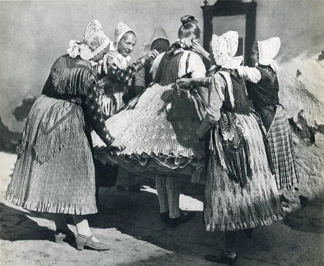 Vadas, Erno(Hungarian, 1899-1962) Print: Vadas, Erno(Hungarian, 1899-1962) Print. Budapest. Printed in 1934. 9.00 x 7.50 inches. Not hand-signed unless otherwise stated. Photomechanical Print. Lots that contain nudity have been partially