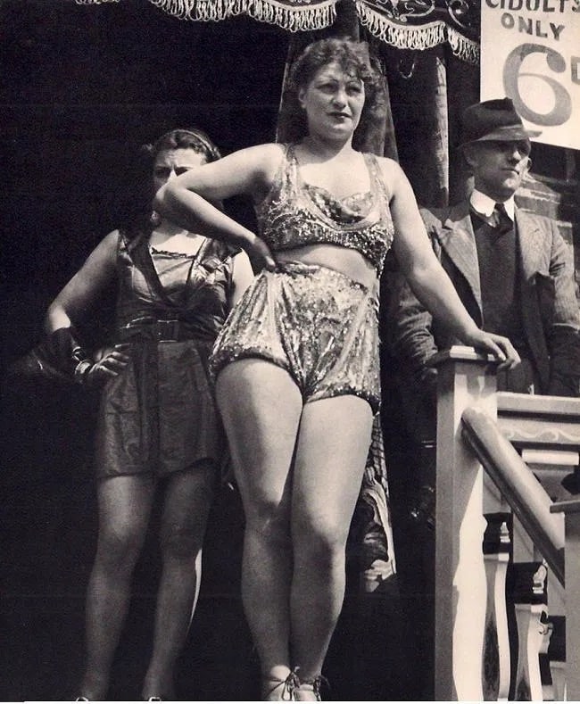 Dahl et Geoffrey Collings Print: Dahl et Geoffrey Collings Print. Le Jour du Derby. Printed in 1939. 9.00 x 11.00 inches. Not hand-signed unless otherwise stated. Photomechanical Print. Lots that contain nudity have been partially