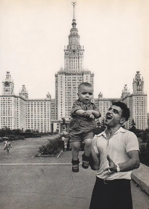 William Klein (American-French, 1926-2022) Print: William Klein (American-French, 1926-2022) Print. Moscow. Printed in 1964. 8.00 x 12.00 inches. Not hand-signed unless otherwise stated. Photomechanical Print. Lots that contain nudity have been