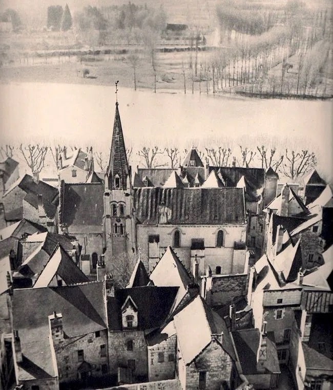 Robert Poznanski Print: Robert Poznanski Print. Chinon sur la Vienne. Printed in 1940. 9.00 x 10.00 inches. Not hand-signed unless otherwise stated. Photomechanical Print. Lots that contain nudity have been partially