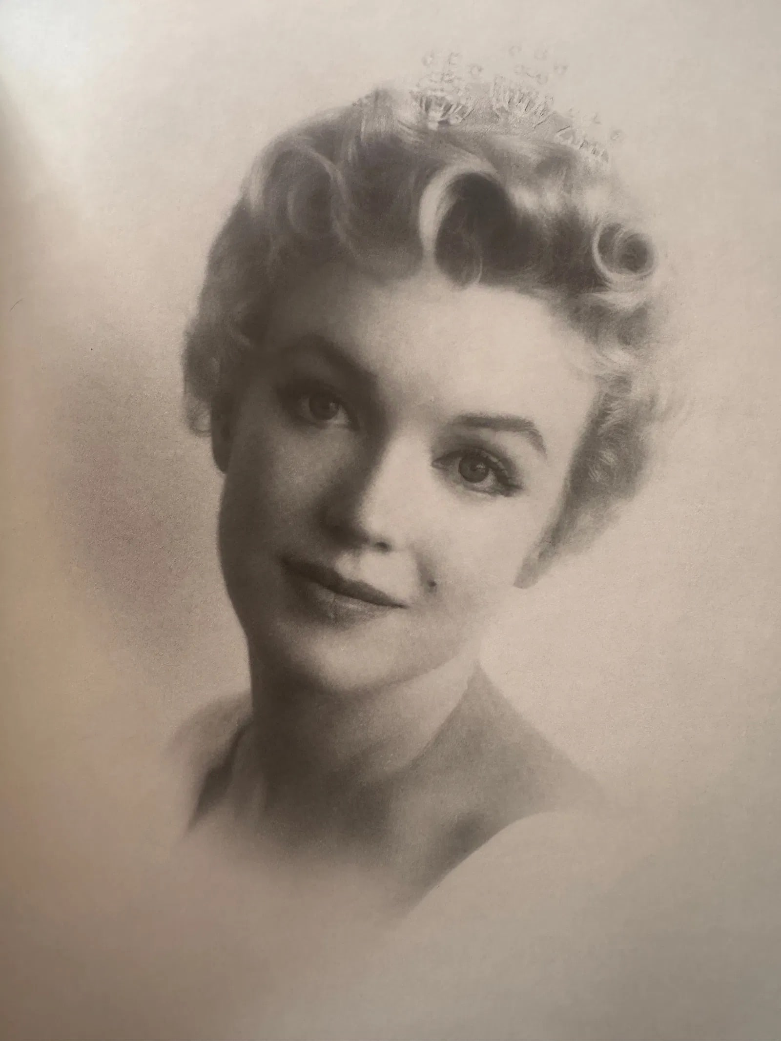 Milton Greene (American, 1922-1985) Marilyn Monroe Print: Milton Greene (American, 1922-1985) Print. Marilyn Monroe, New York, "1956". 10.35 x 9.00 inches. Printed in 1973. Not hand-signed unless otherwise stated. Photomechanical Print. Lots that contain
