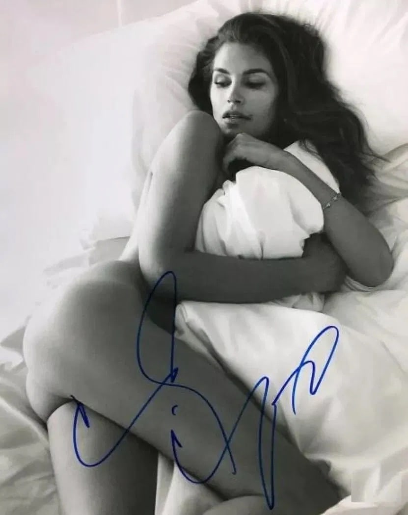 Cindy Crawford Facismile Photo: Cindy Crawford Facismile Photo. Signed in the print. Not hand-signed unless otherwise stated. Photomechanical Print. Lots that contain nudity have been partially obscured in the listing; unblurred ima