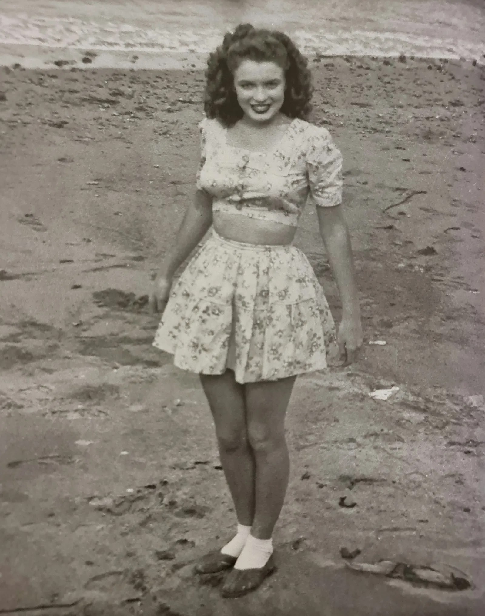 George Barris (American, 1922-2016) Print: George Barris (American, 1922-2016) Print. Marilyn Monroe. Printed in 2000, Italy. Photogravure/Heliogravure. 8.50 x 6.00 inches. Not hand-signed unless otherwise stated. Photomechanical Print. Lots t