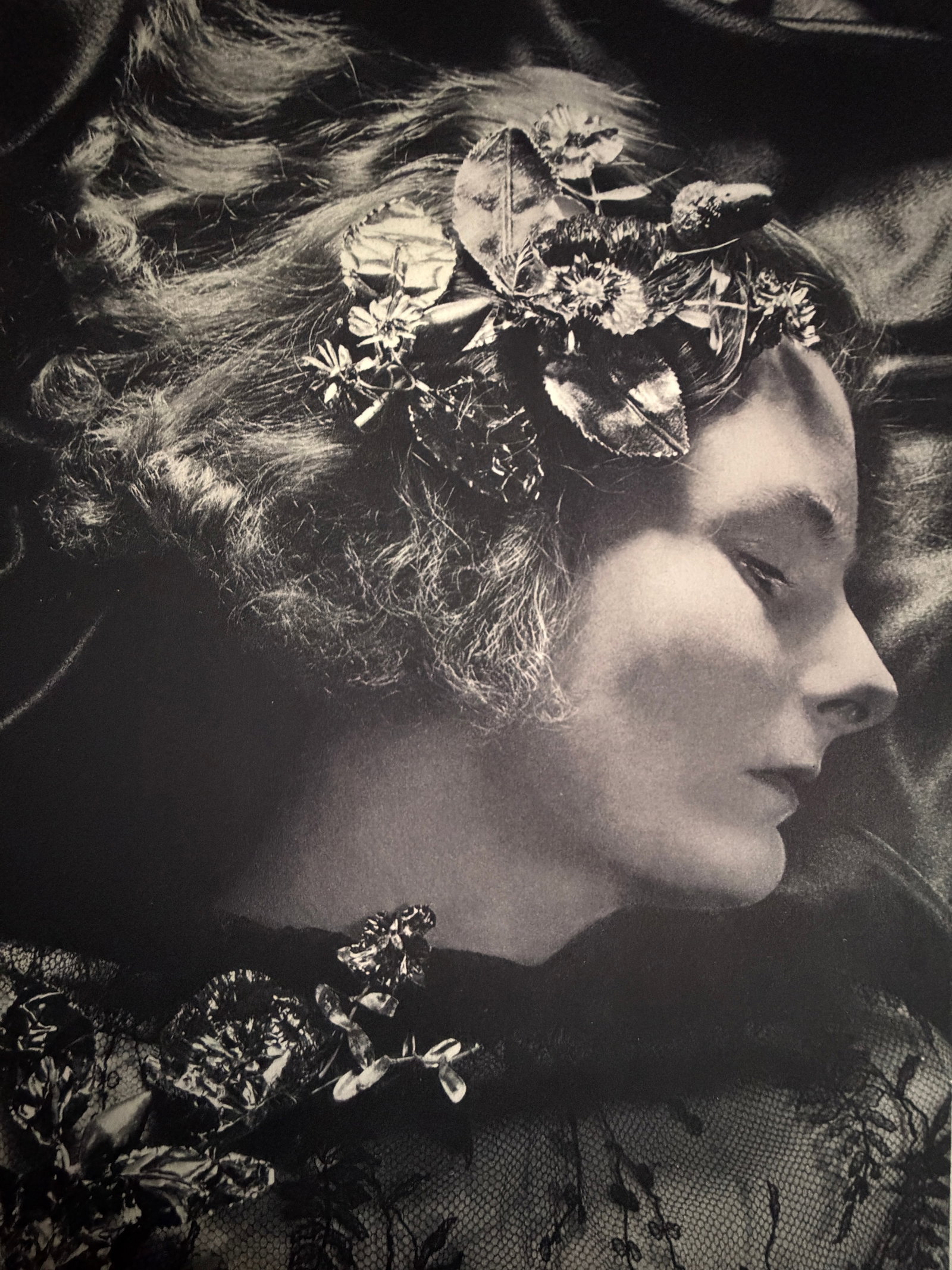 Renata Riendere (Austian) Print: Renata Riendere (Austian) Print. Munich. Jeune Fille. 9.00 x 6.75 inches. Printed in 1939, France. Not hand-signed unless otherwise stated. Photomechanical Print. Lots that contain nudity have been