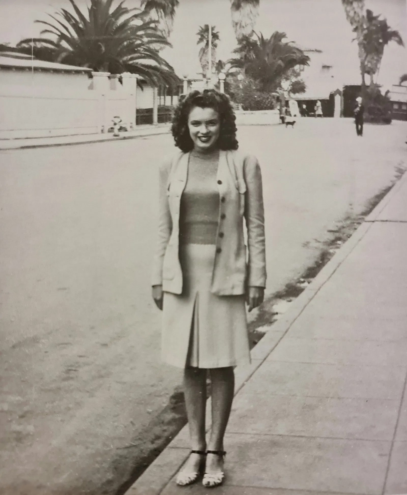 After George Barris (American, 1922â€“2016) Print: After George Barris (American, 1922â€“2016) Print. Marilyn Monroe. Printed in 2000, Italy. Photogravure/Heliogravure. 8.50 x 6.00 inches. Not hand-signed unless otherwise stated. Phot