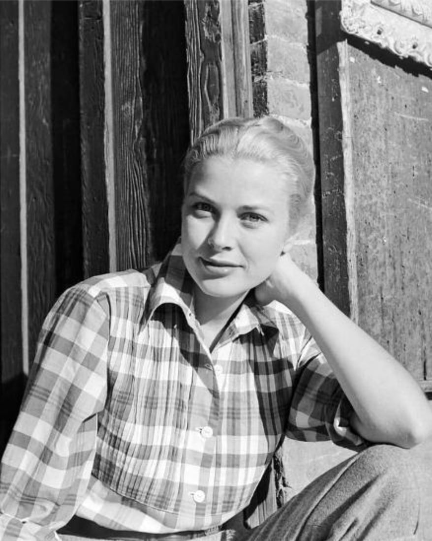 Grace Kelly (American, 1929-1982) Print: Grace Kelly (American, 1929-1982) Print. 23.50 x 29.50 inches. Not hand-signed unless otherwise stated. Photomechanical Print. Lots that contain nudity have been partially obscured in the listing;