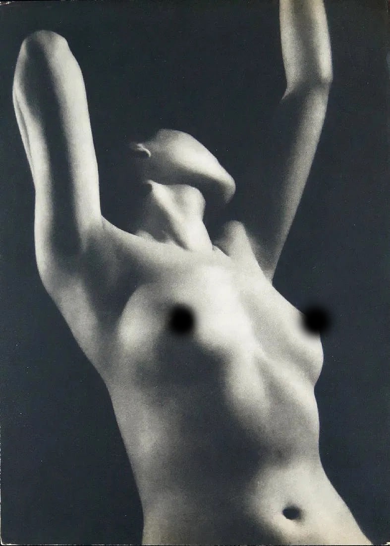 Liu Shu Chong (Chinese) Print: Liu Shu Chong (Chinese) Print. Nude. Printed in 1948, Paris, France. 9.50 x 13.50 inches. Not hand-signed unless otherwise stated. Photomechanical Print. Lots that contain nudity have been partially o