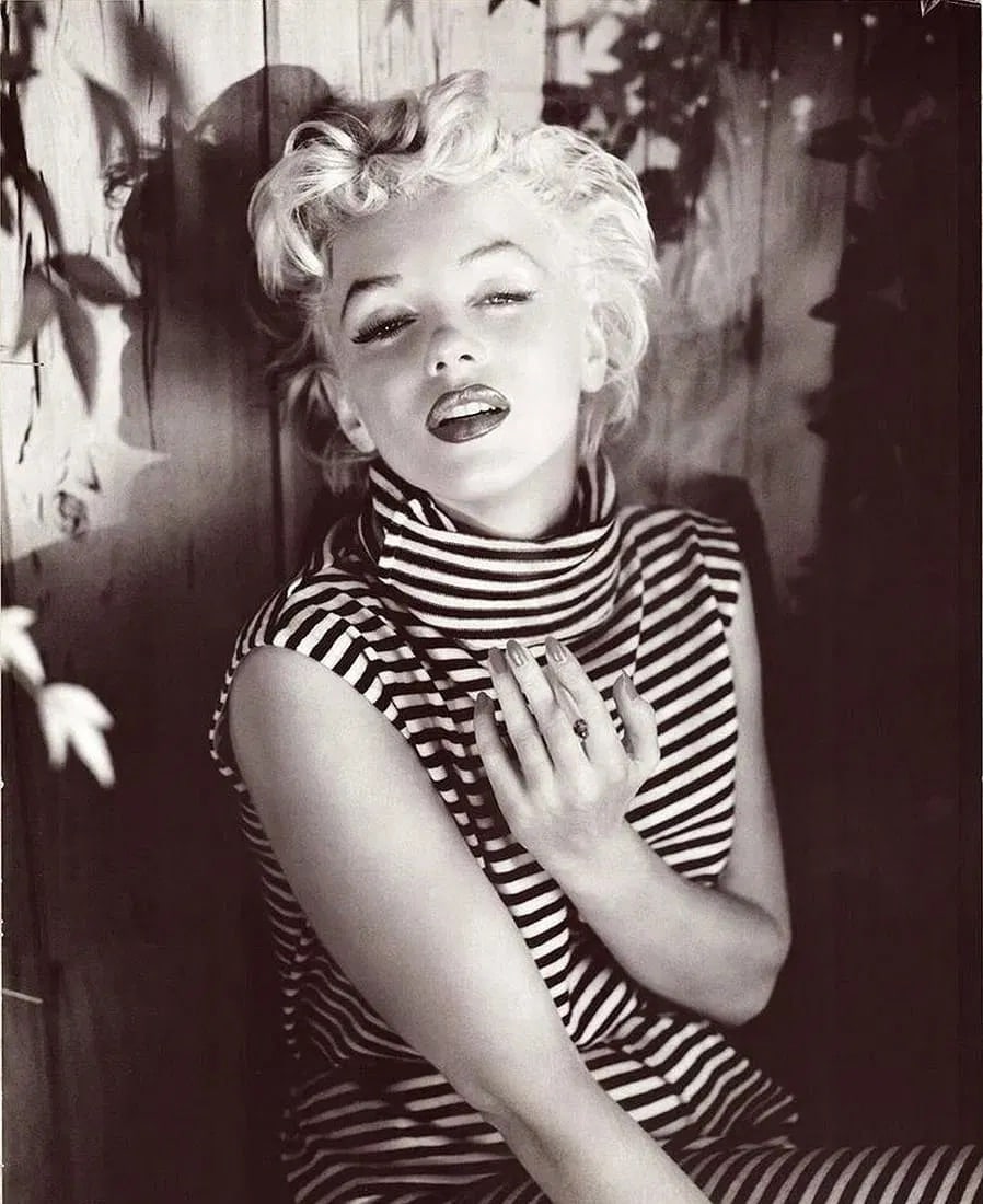 Marilyn Monroe (American, 1926-1962) Print: Marilyn Monroe (American, 1926-1962) Print. Not hand-signed unless otherwise stated. Photomechanical Print. Lots that contain nudity have been partially obscured in the listing; unblurred images are