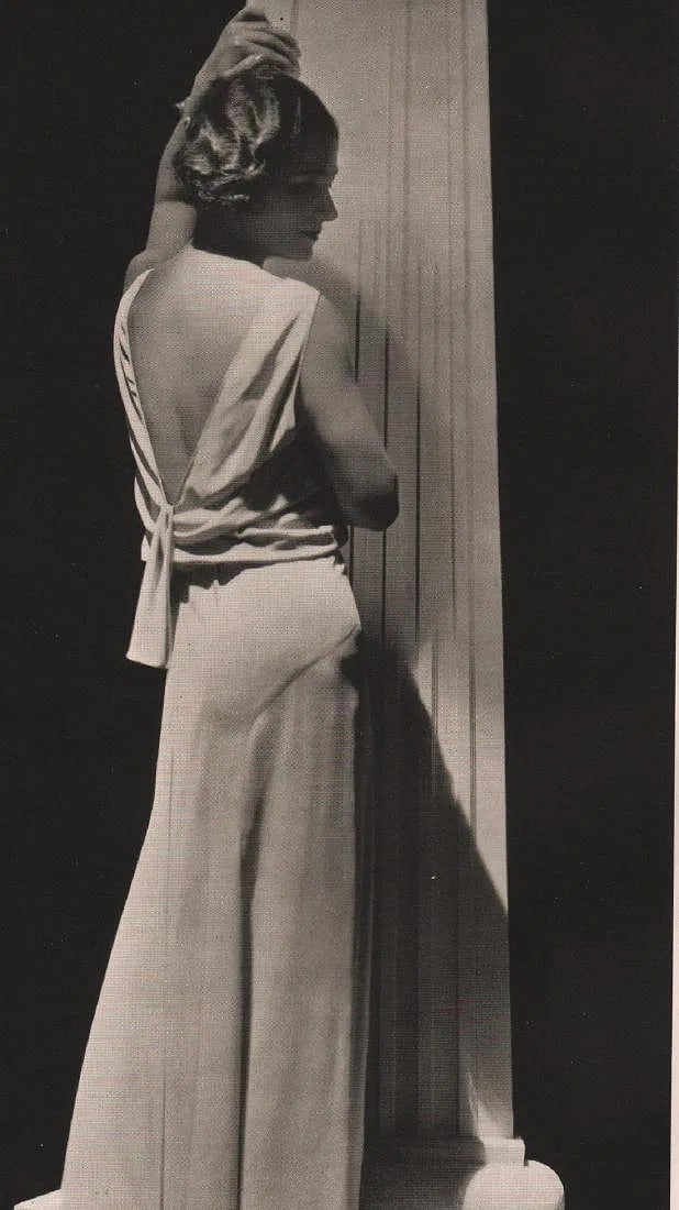 George Hoyningen-Huene (American, 1900-1968) Print: George Hoyningen-Huene (American, 1900-1968) Print. La Duchesse de Grammont, 1932. Printed in 1932, Germany. 8.00 x 4.50 inches. Not hand-signed unless otherwise stated. Photomechanical Print. Lots