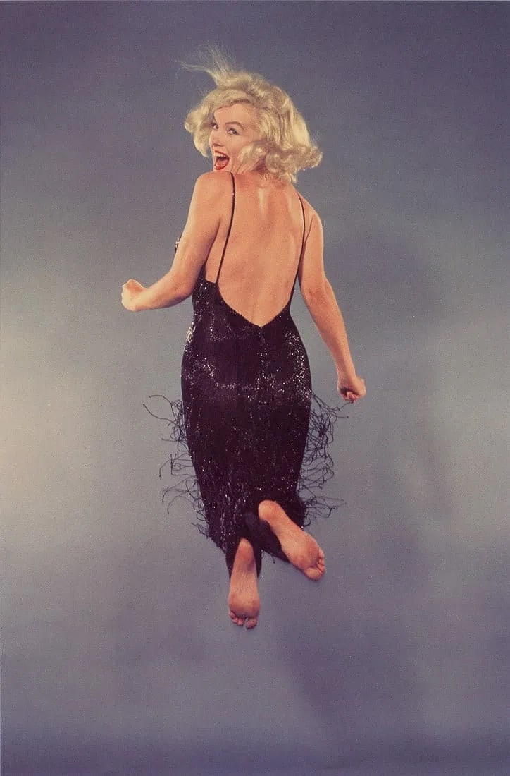 Philippe Halsman (Latvian-American, 1906-1979) Print: Philippe Halsman (Latvian-American, 1906-1979) Print. Marilyn Monroe. Printed in 1989, Germany. 7.60 x 11.55 inches. Photogravure. Not hand-signed unless otherwise stated. Photomechanical Print. Lots