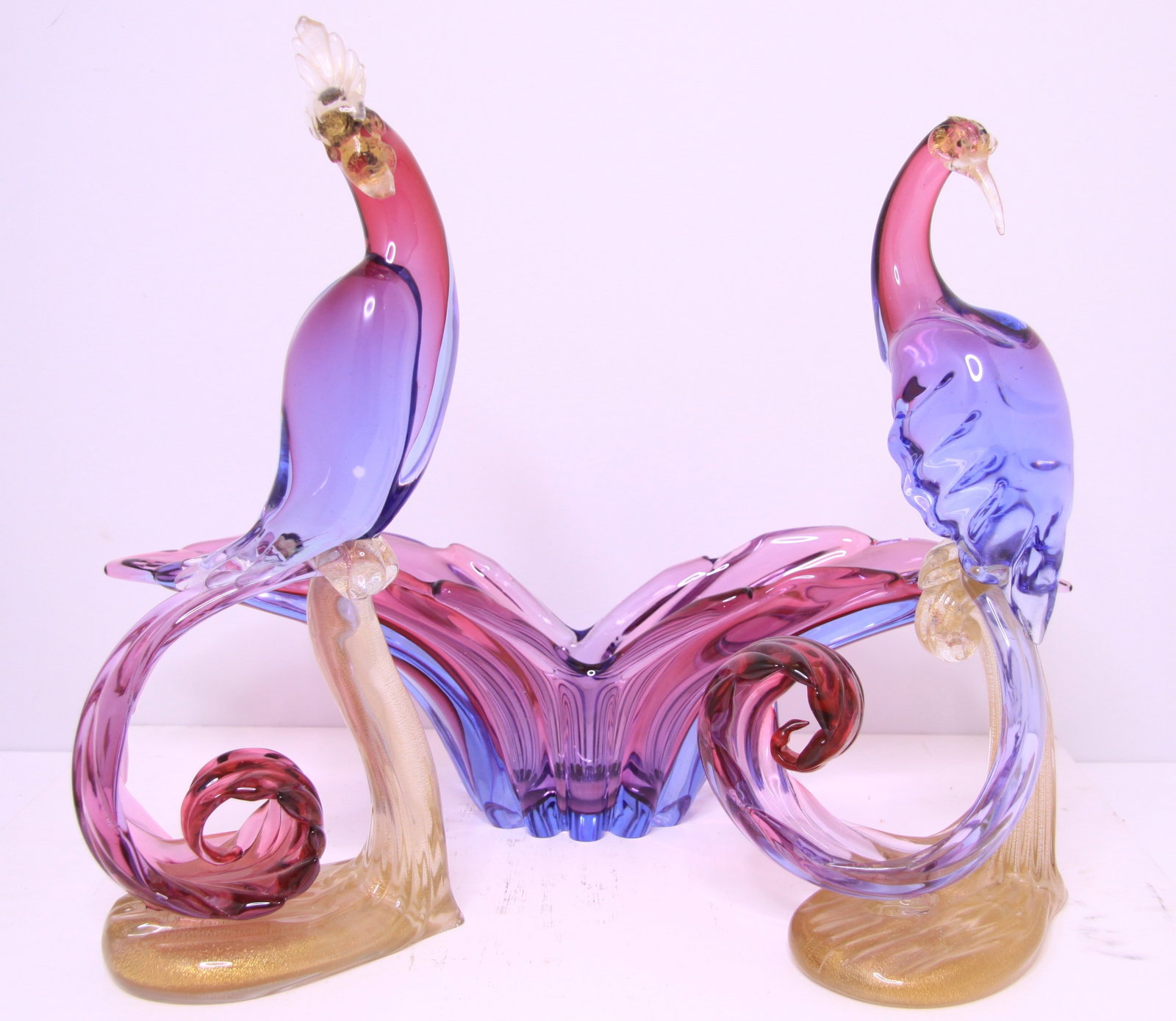 Murano Alfredo Barbini Sommerso winged centerpiece bowl: An excellent circa 1960s/1970s Murano Sommerso winged centerpiece bowl by Alfredo Barbini. The matching birds sold also by Alfredo Barbini are separate from the bowl in second lot. Zelma's offers