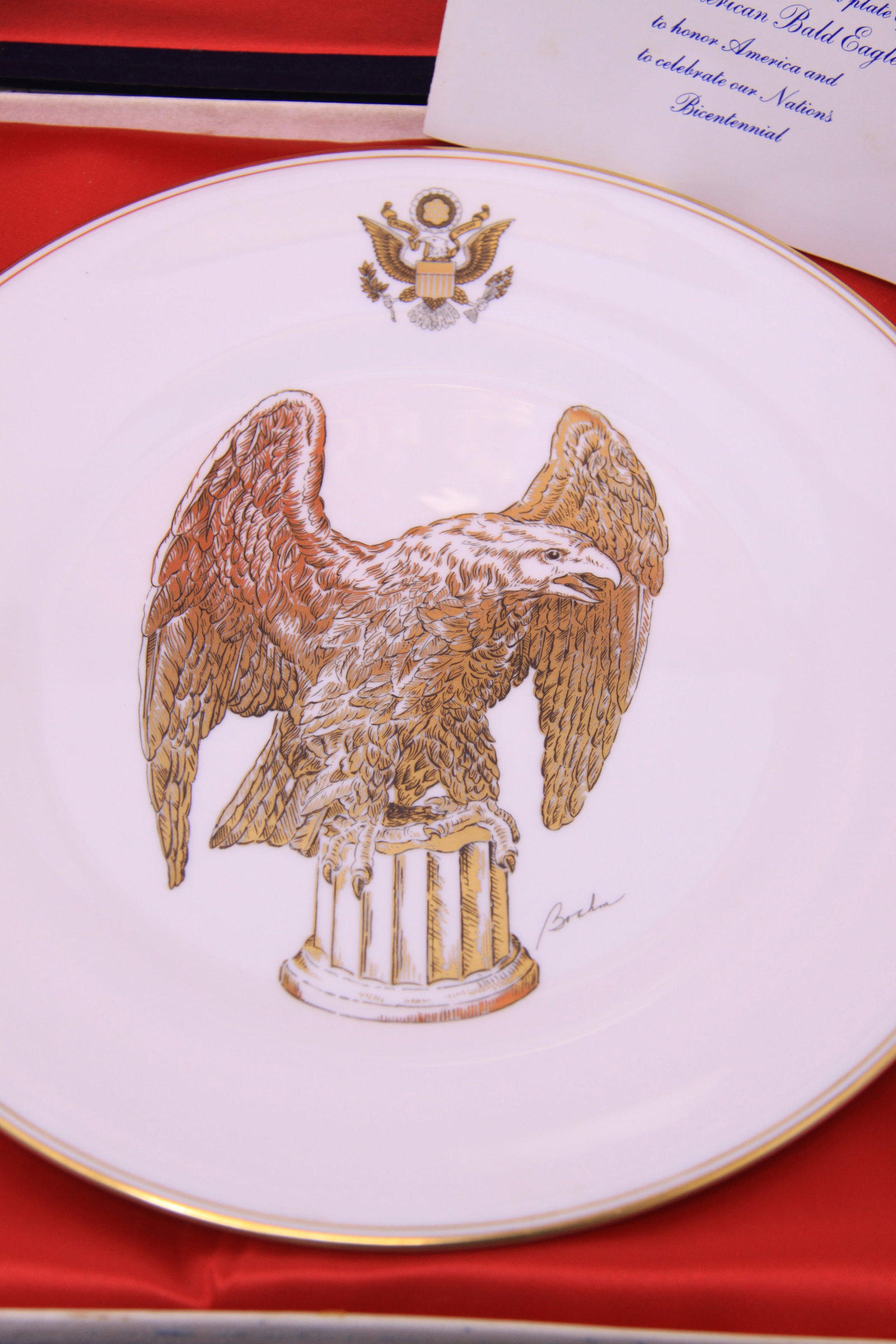 Boehm American Bald Eagle Honor America Bicentennial Charger Limited Issue 1974: Boehm limited issue commemorative porcelain charger, The American Bald Eagle, produced for the Honor America program in celebration of the United States Bicentennial. The central decoration depicts a 
