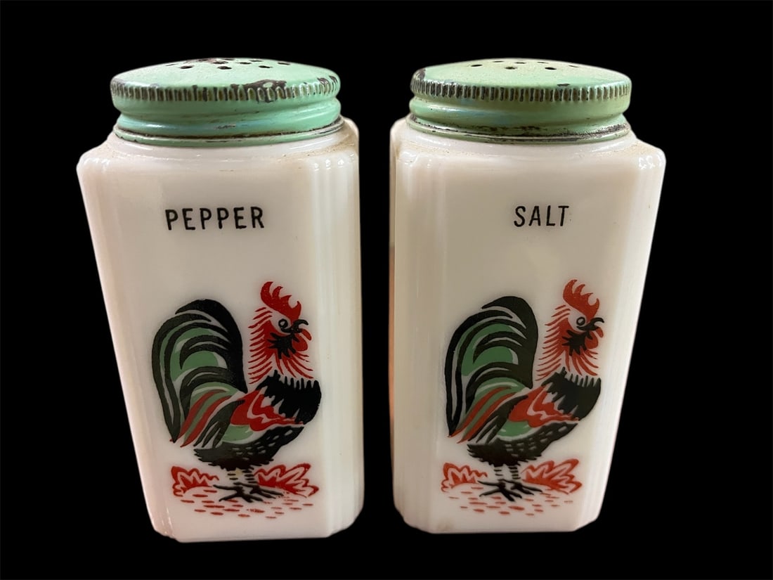 Vintage Pair of McKee Tipp City Rooster Salt & Pepper Shakers (1 of 1)