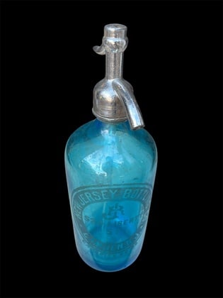 Vintage New Jersey (S24 Liberty St.) Seltzer Bottle: Up for auction is a Vintage New Jersey (S24 Liberty St.) Seltzer Bottle, a rare and charming piece of vintage soda memorabilia. This glass seltzer bottle, originating from the iconic S24 Liberty Stree
