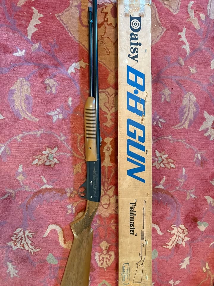 Daisy Model 572 BB Gun: For sale is a vintage Daisy Model 572 BB Gun, a classic piece for collectors and enthusiasts alike. This iconic pump-action BB rifle was first introduced in the 1960s and remains a beloved model in Da