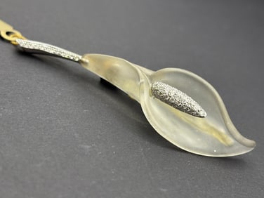 18K White Gold Diamond Calla Lily Flower Brooch