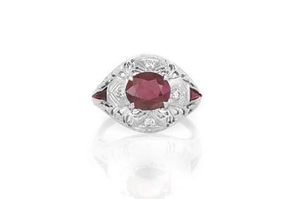 18K White Gold Art Deco Oval Cut Ruby Ring with Diamonds}\5 1"*; 18g