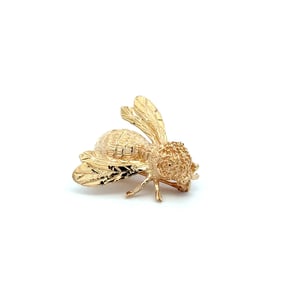 14k Gold Engraved Bumblebee Brooch