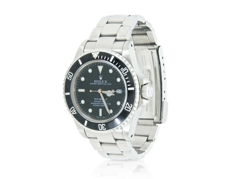 Rolex Sea-Dweller 16660 Steel Black Dial 40mm: Rolex Sea-Dweller Ref. 16660 in stainless steel with black dial and 40mm case. Circa 1980s. Includes an extra link. Robust dive watch with helium escape valve. - Model: Sea-Dweller Ref. 16660 - 40mm s