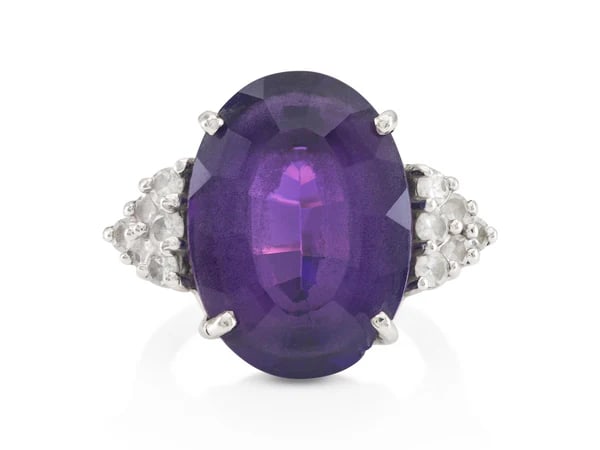 1960s 14k WG 10ct Amethyst Diamond Ring: Vintage 1960s ring crafted in 14k white gold, featuring an approx. 10.00 carat oval amethyst accented by small round diamonds. - Oval cut amethyst approx. 10.00 carats - Round cut diamond accents - Cr