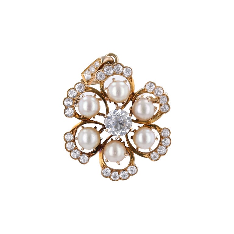 Edwardian 18k Gold Diamond Pearl Pin: Edwardian circular brooch crafted in 18k yellow gold, featuring approx. 1.85 carats of diamonds and natural pearl detailing, with fine early 20th-century craftsmanship. - Approx. 1.10ct + 0.75ct white
