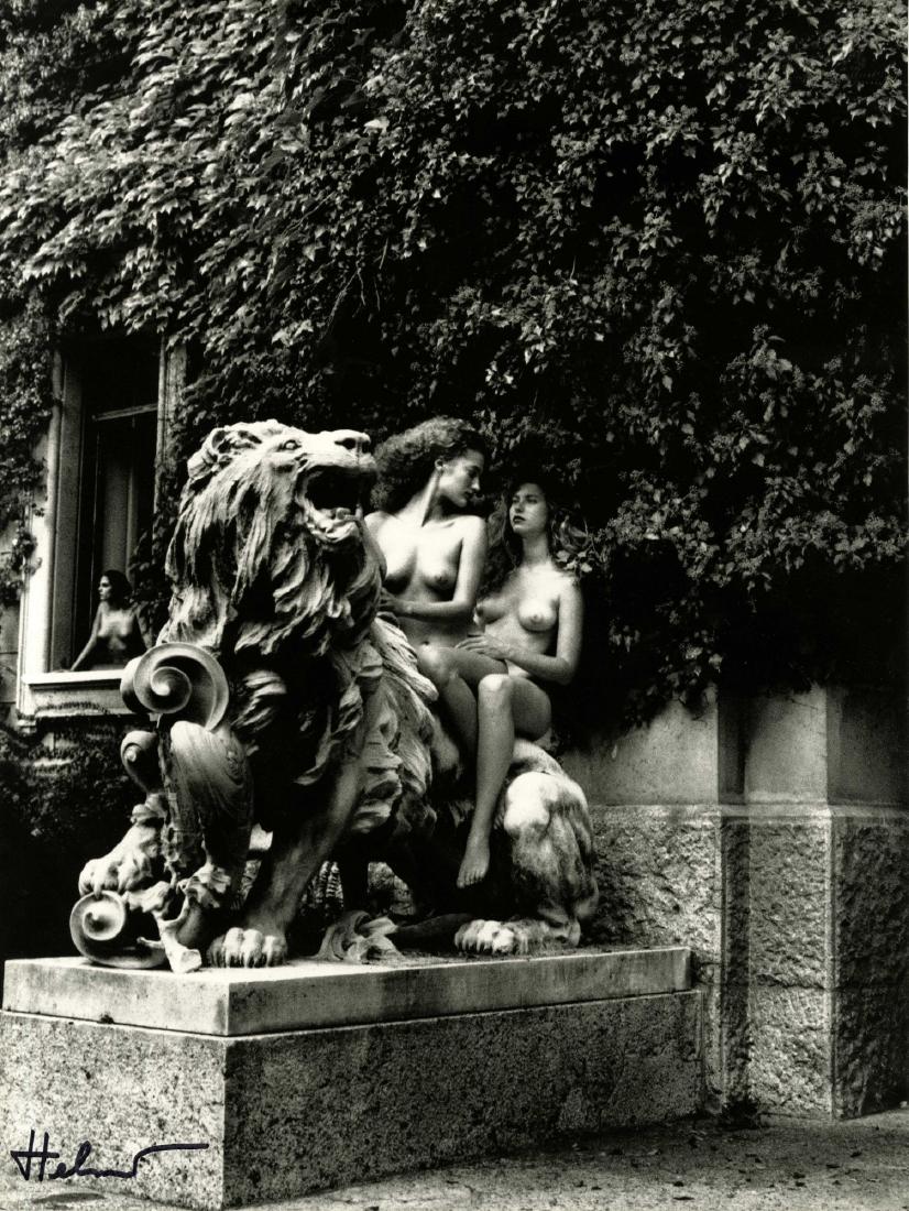 HELMUT NEWTON - In Front of Visconti's Family (1 of 1)