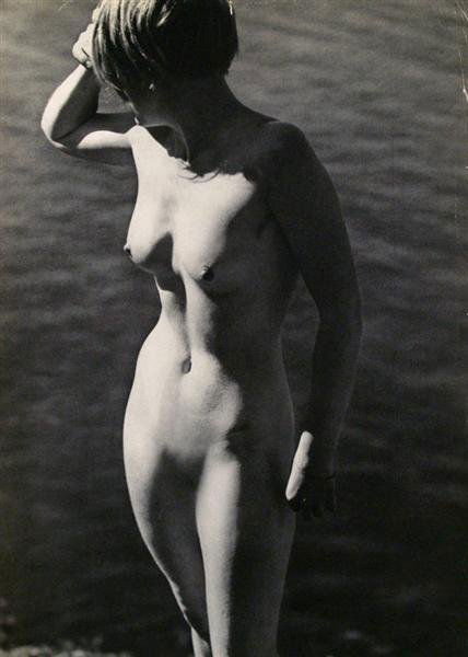 ANDREAS FEININGER (American) Vintage photogravure: Andreas Feininger (American, 1906 - 1999). "Nude #08". Vintage photogravure. c1936. Printed 1936. 14 7/16 x 10 3/16 in. (367 x 259 mm). Sheet Size: 14 7/16 x 10 3/16 in. (367 x 259 mm). [22674]