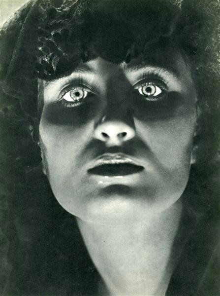 PHILIPPE HALSMAN (Latvin/American) Original vintag: Philippe Halsman (Latvin/American, 1906 - 1979). "Etude". Original vintage photogravure. c1939. Printed 1939. 11 15/16 x 9 1/8 in. (303 x 232 mm). [23878]